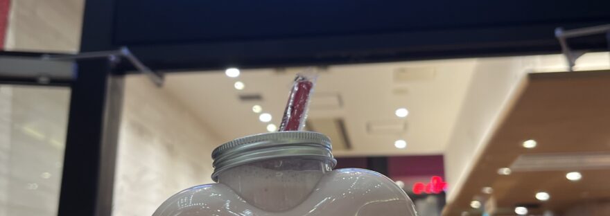 Heartful Bottle Strawberry Alishan Oolong Milk Tea with Pearl